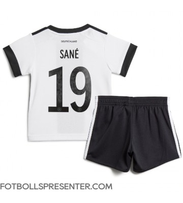 Tyskland Leroy Sane #19 Hemmatröja Barn VM 2022 Kortärmad (+ korta byxor)